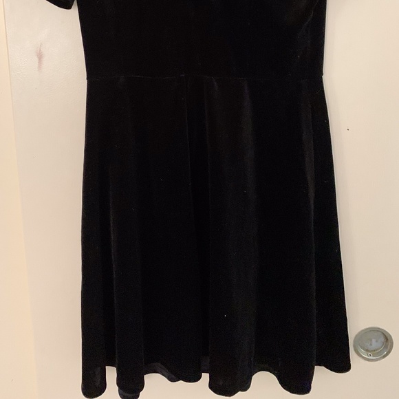 Black Velvet dress with jewels necklaced at top - Picture 6 of 7